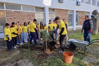 Opština Bar donirala sadnice povodom Dana planete Zemlje