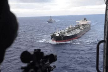 (VIDEO) Američki specijalci upali na tanker, pratili ga preko pola svijeta