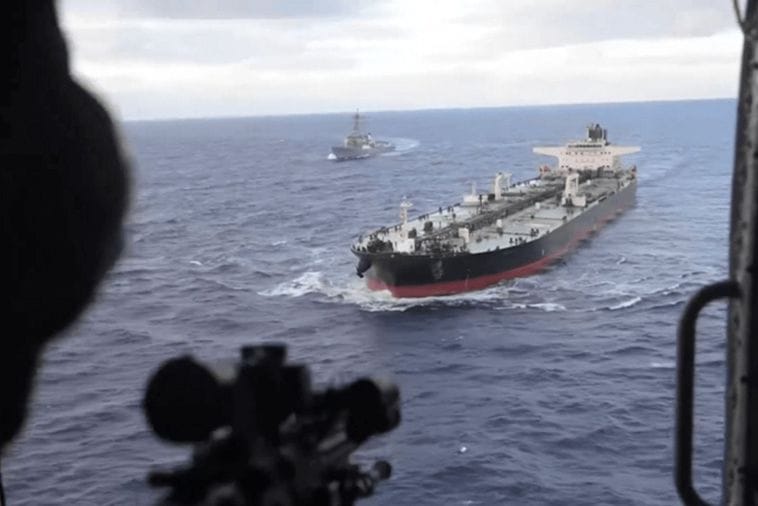 (VIDEO) Američki specijalci upali na tanker, pratili ga preko pola svijeta